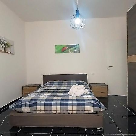 Tra Centro E Mare - Intero Appartamento Con Parcheggio Savona Buitenkant foto